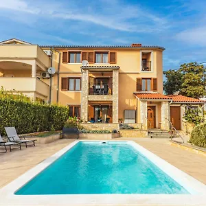 Apartament Krasa Sea View Apartmants With Pool, Ližnjan